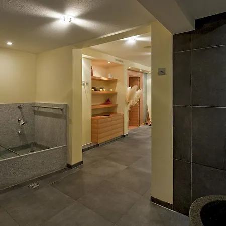 Ξενοδοχείο Metropol 4*