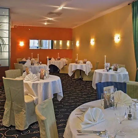 ホテル Metropol サース フェー